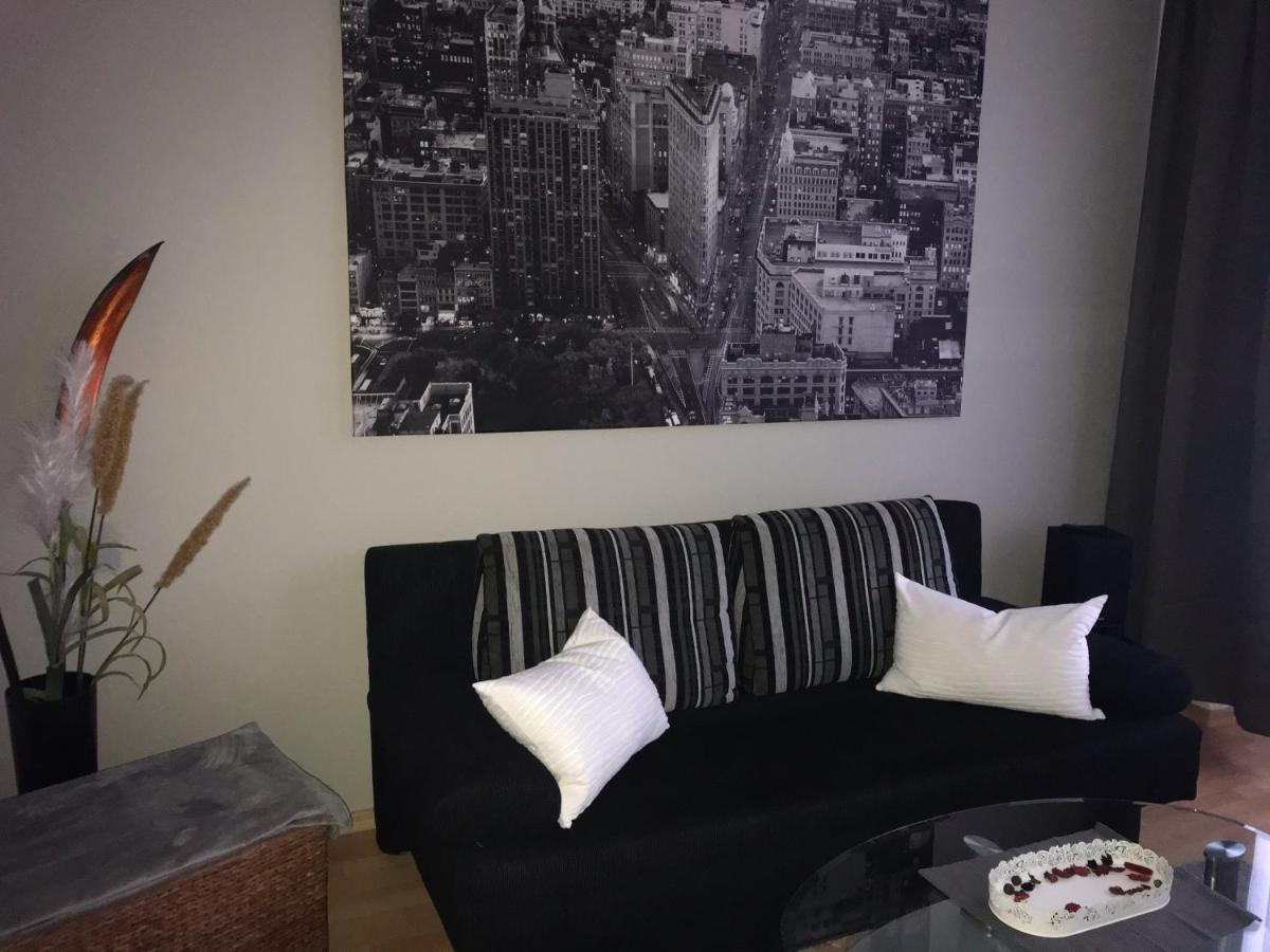 Ferienwohnung Am Schlossparkcenter شفيرين المظهر الخارجي الصورة
